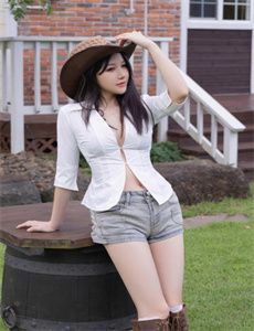 jk制服白丝美女被调教视频-被部长欺负的一天