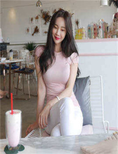 XVEDIOES中文-穿超短裤的美女