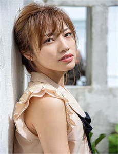 那女孩真帅